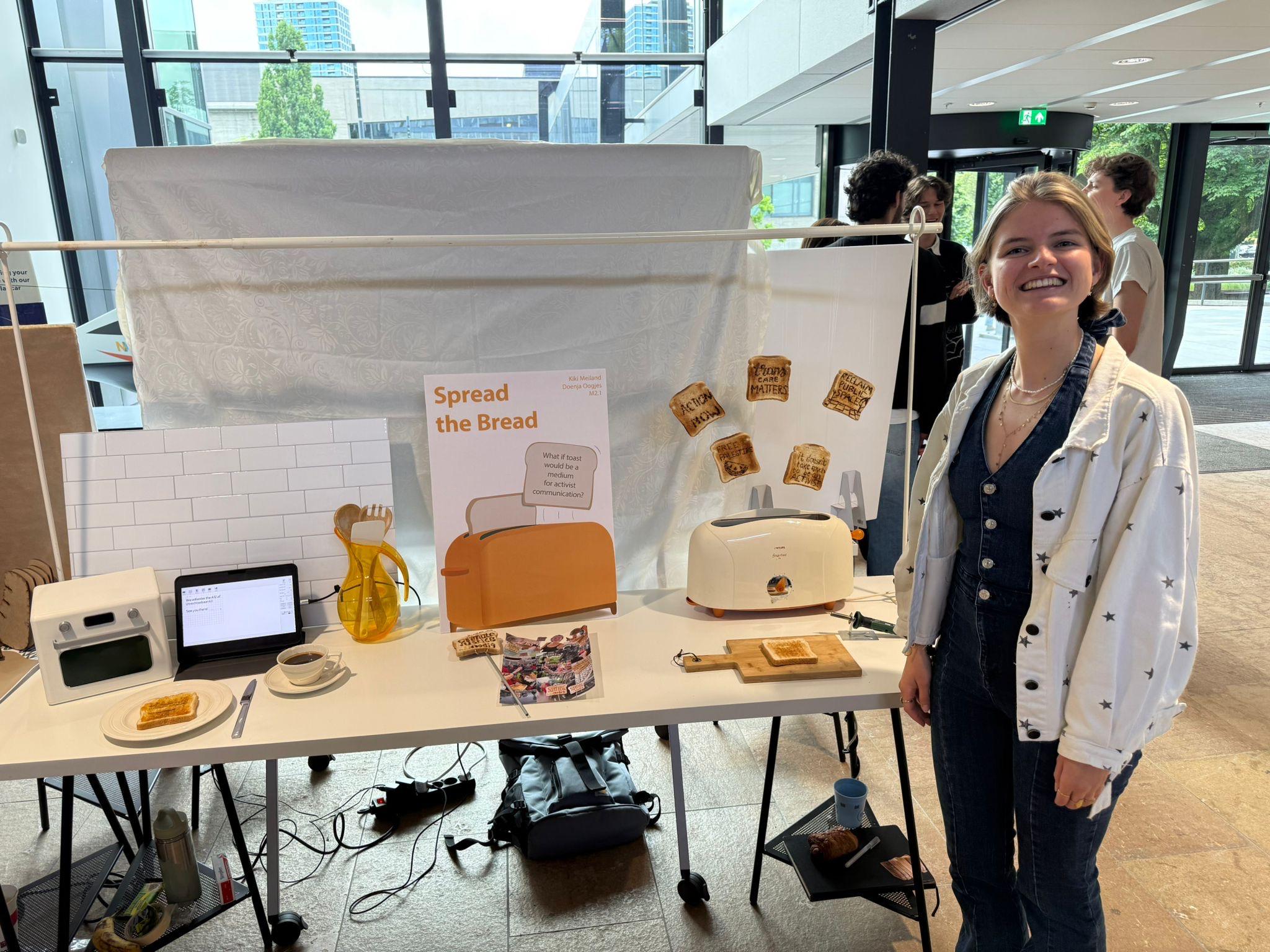 Designs critiquing and exploring alternatives for online activist expression (M2.1)