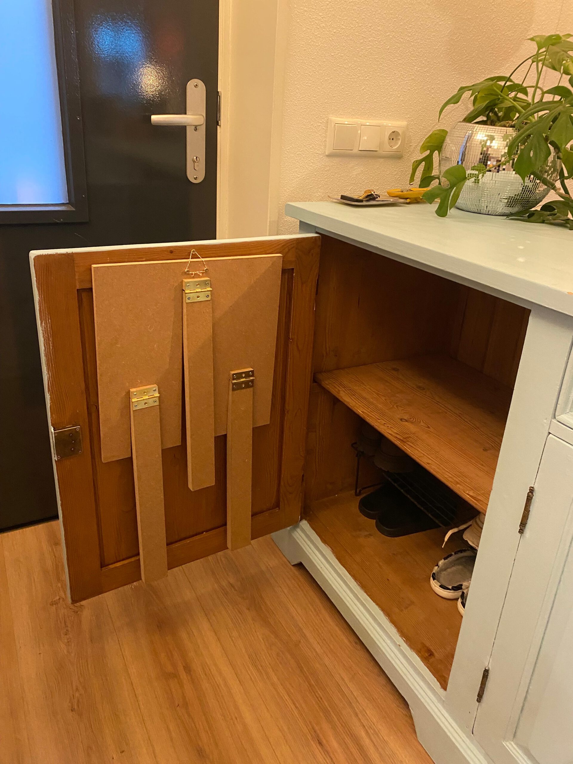 Making a wooden, experienceable prototype exploring guesting and hosting (MoT)